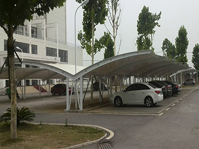 如何才能保證膜結構停車(chē)棚的質(zhì)量(圖1) 膜結構停車(chē)棚